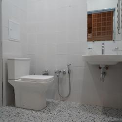 Кровать в 10-местном общем мужском номере №310