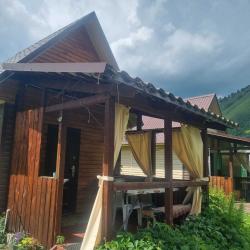 Коттедж улучшенный с 2 односпальными и 1 двуспальной кроватью
