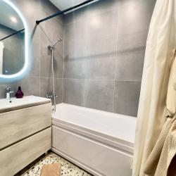 1-комнатные апартаменты люкс на 17 этаже с видом на реку Тура