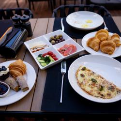 Фото Отель Хвоя в горах