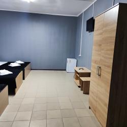 Номер стандарт с 2 односпальными и 1 двуспальной кроватью