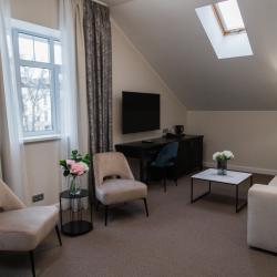 Номер люкс с 2 односпальными кроватями (мансарда)