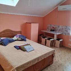 Номер стандарт семейный с 2 односпальными и 1 двуспальной кроватью