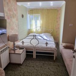 2-комнатные апартаменты стандарт ул. Пионерская, д. 39/2 с 1 односпальной и 2 двуспальными кроватями