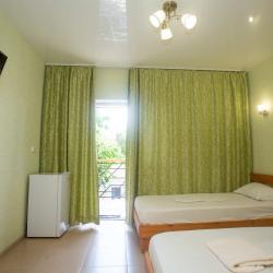 Номер стандарт комфорт с 1 односпальной и 1 двуспальной кроватью