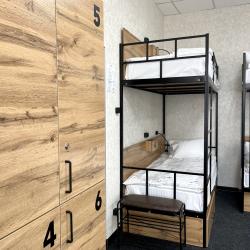 Кровать в 10-местном общем номере