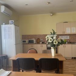 Кровать в мужском 8-местном номере (удобства на этаже)