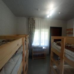 Номер стандарт с 3 двухъярусными кроватями (общие удобства)