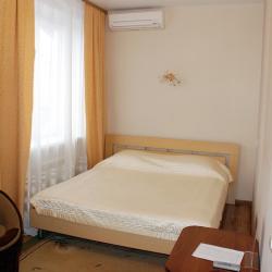 Номер стандарт с 1 двуспальной кроватью (с завтраком)