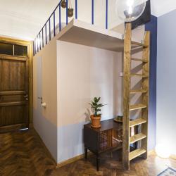 Mezzanine. Комната с кроватью на антресоли