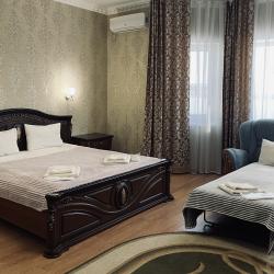Номер стандарт с 1 двуспальной кроватью и диваном