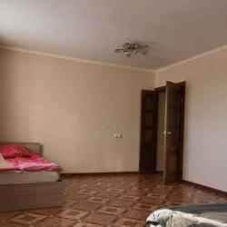Фото Апартаменты на улице Первостроителей 4