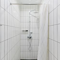 Фото Wellhome Hostel (Вэллхоум Хостел)