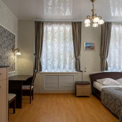 Номер улучшенный стандарт с 1 двуспальной кроватью (с завтраком)