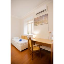 Кровать в 12-местном общем мужском номере (удобства на этаже)