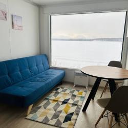 Домик у озера