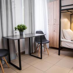 Кровать в 8-местном общем номере