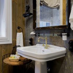 Коричневое шале в деревне Изубрица