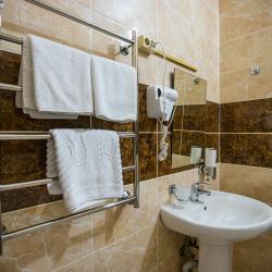 8-местные апартаменты люкс Сочи, ул. 65 лет Победы 67 с 2 односпальными кроватями