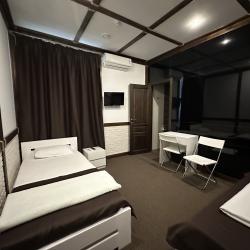 Номер стандарт с 1 односпальной и 1 двуспальной кроватью