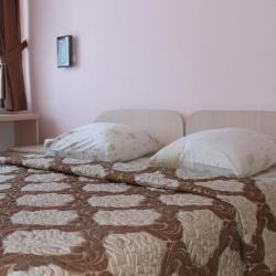 Номер полулюкс семейный с 1 двуспальной кроватью