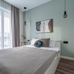 Фото Апартаменты V GОSТIАН U NАSТI на улице Академика Ландау 9