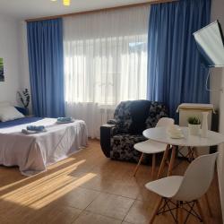 Комната полулюкс с 1 двуспальной кроватью и 1 двухъярусной кроватью