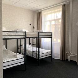 Кровать в 6-местном общем номере