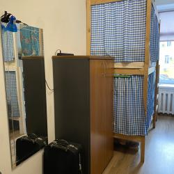 Кровать в 6-местном общем женском номере