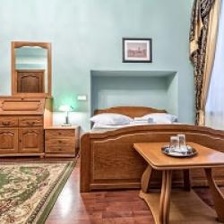 Комната стандарт с 1 двуспальной кроватью и видом на Фонтанку