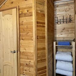 Номер комфорт с 1 односпальной и 1 двуспальной кроватью №5