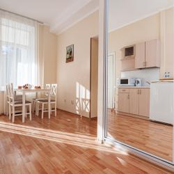 Номер люкс семейный с 1 двуспальной кроватью