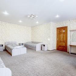 Номер стандарт семейный с 4 односпальными кроватями