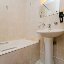 Улучшенные апартаменты с 2 спальнями и террасой с видом на город и море