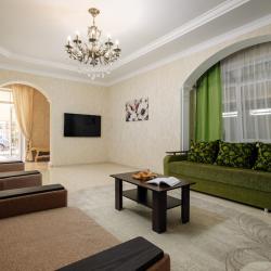 3-комнатные апартаменты люкс Цветочная 35 с 1 двуспальной кроватью