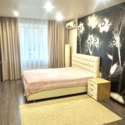 Фото Апартаменты на улице Тополиная 50