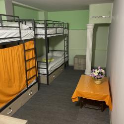 Кровать в 4-местном общем женском номере (без окна)