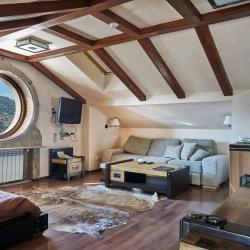 Комната полулюкс с 1 двуспальной кроватью (с завтраком, мансарда)