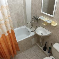Номер стандарт эконом с 3 односпальными кроватями (мансарда)