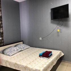 Номер стандарт с 2 односпальными и 1 двуспальной кроватью