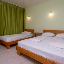 Номер стандарт комфорт с 1 односпальной и 1 двуспальной кроватью