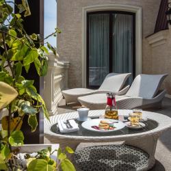 Фото Отель Villa Elena Hotel & Residences (Вилла Елена)