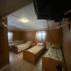 Кровать в 6-местном общем номере