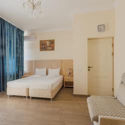 Фото Отель Зеленый попугай