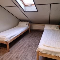 Номер эконом с 2 односпальными кроватями (мансарда)