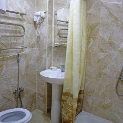 Номер стандарт с 2 односпальными кроватями (без окна)