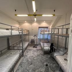 Кровать в 8-местном общем номере