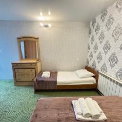 Номер стандарт улучшенный с 1 односпальной и 1 двуспальной кроватью