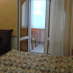 Номер стандарт семейный с 2 односпальными и 1 двуспальной кроватью