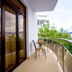 Комната полулюкс с 1 двуспальной кроватью с балконом